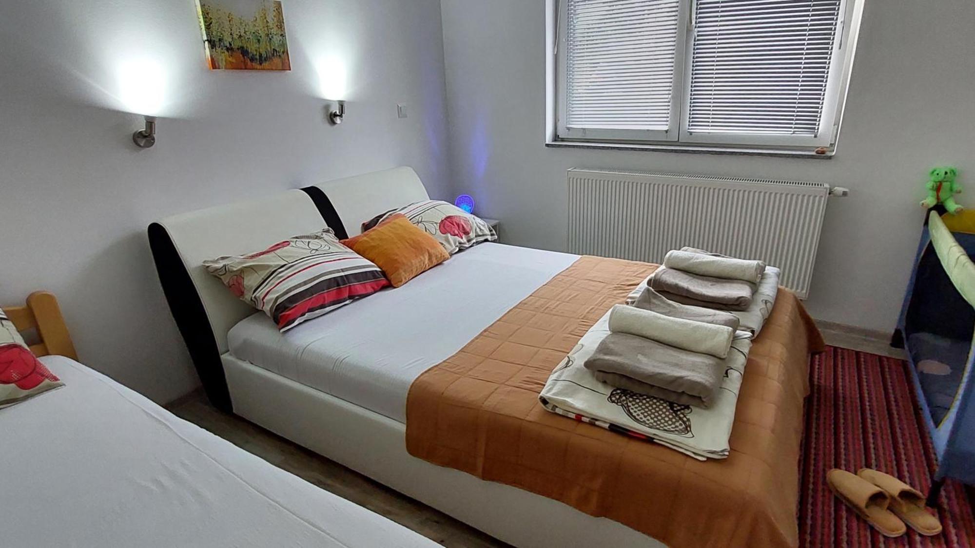 Apartments Window Bihac Bagian luar foto